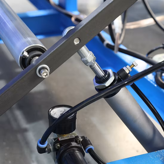 Machine de fabrication de sacs non tissés multifonctions
